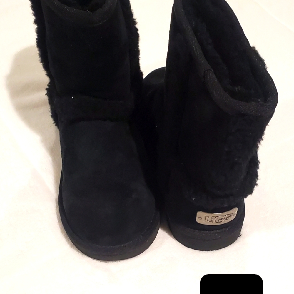 Black Uggs boots